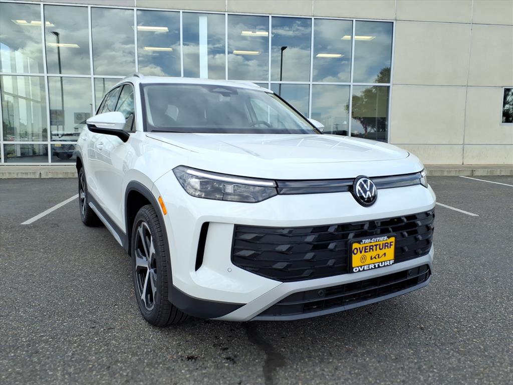 2025 Volkswagen Tiguan SE's photo