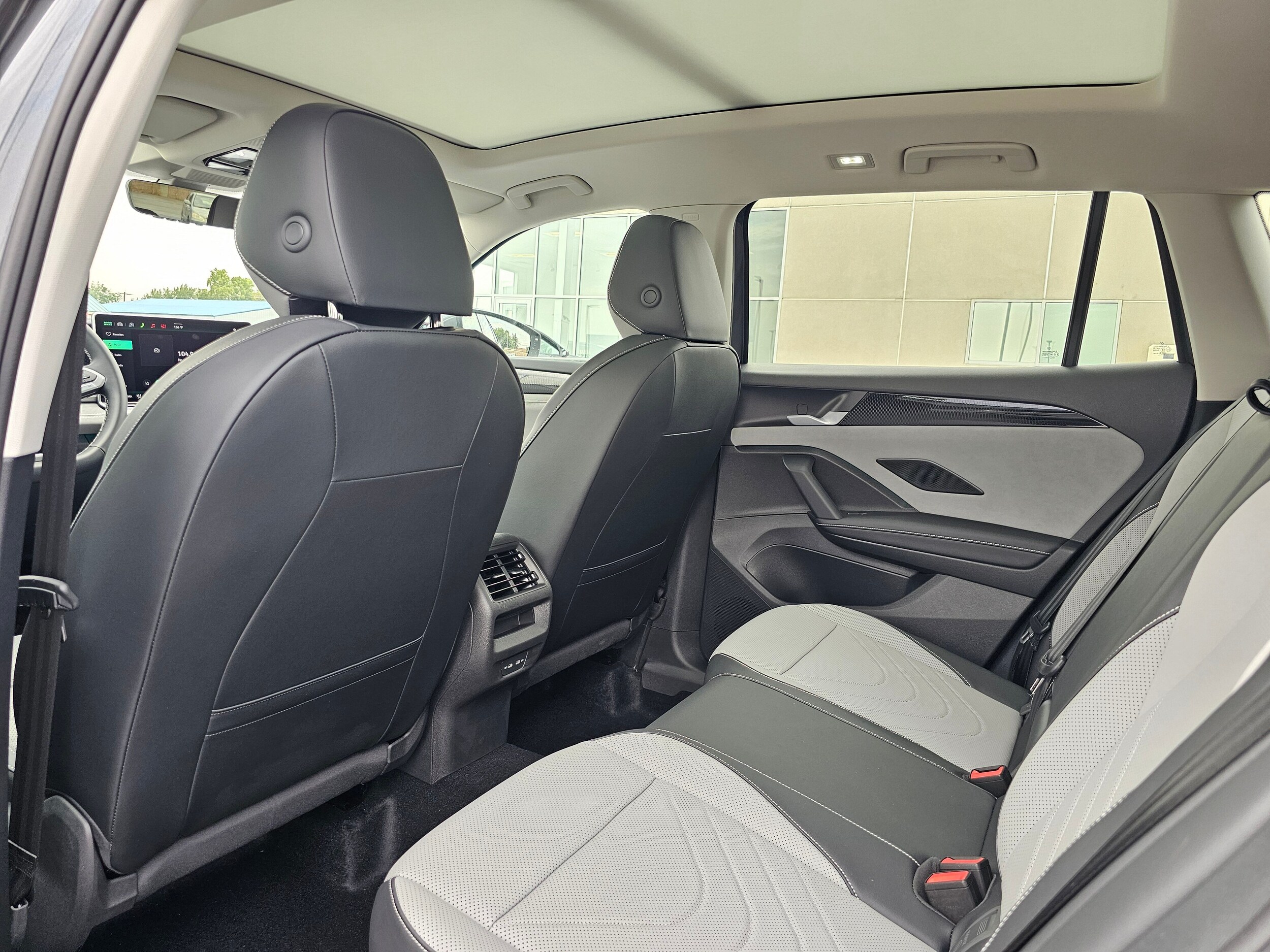 2026 Volkswagen Tiguan SE - Photo 11