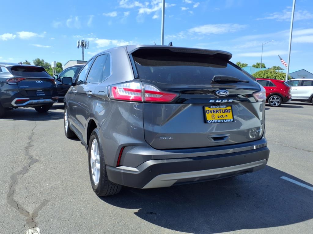 2023 Ford Edge Titanium photo 2