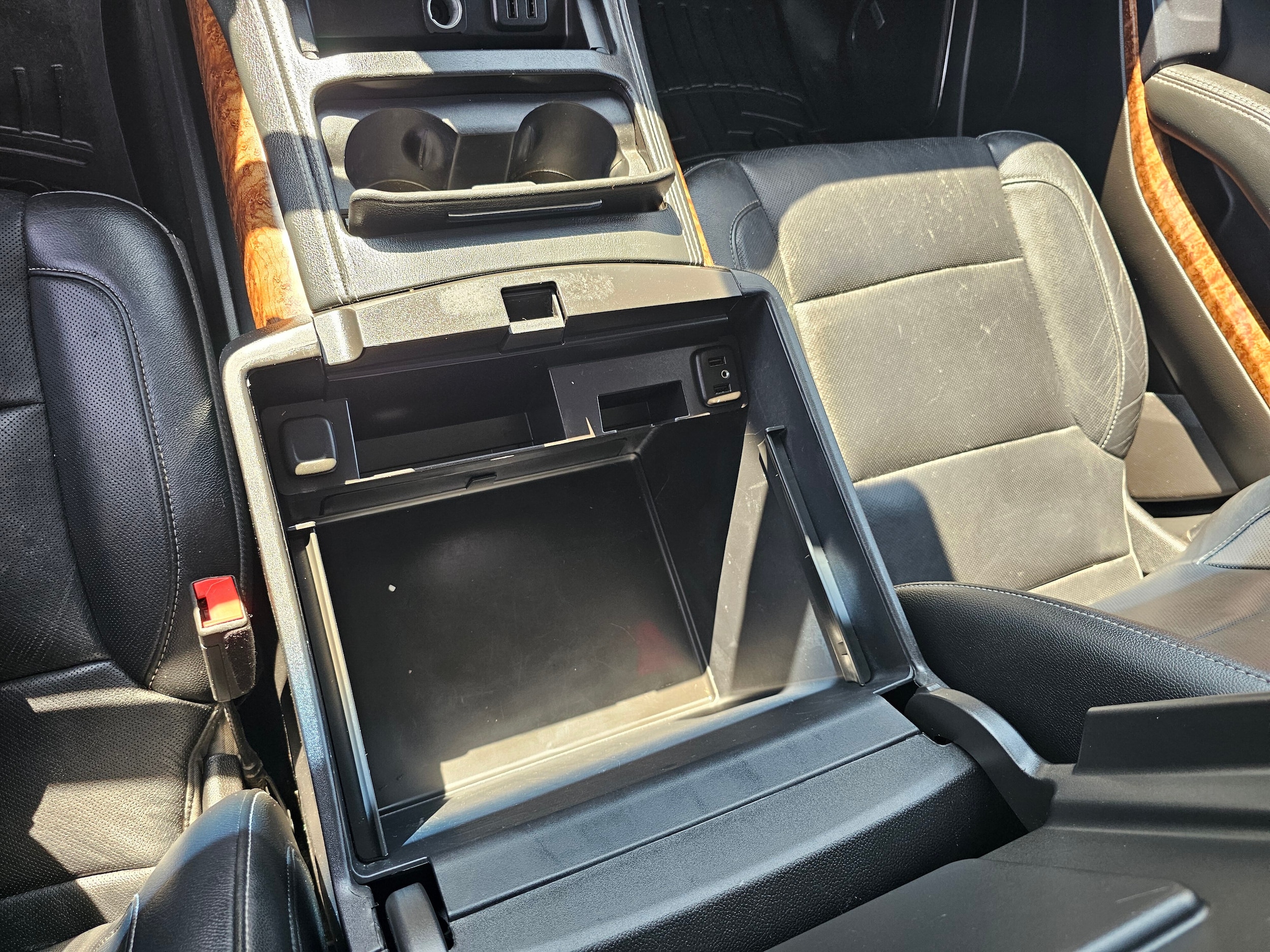2017 Chevrolet Suburban Premier - Photo 24