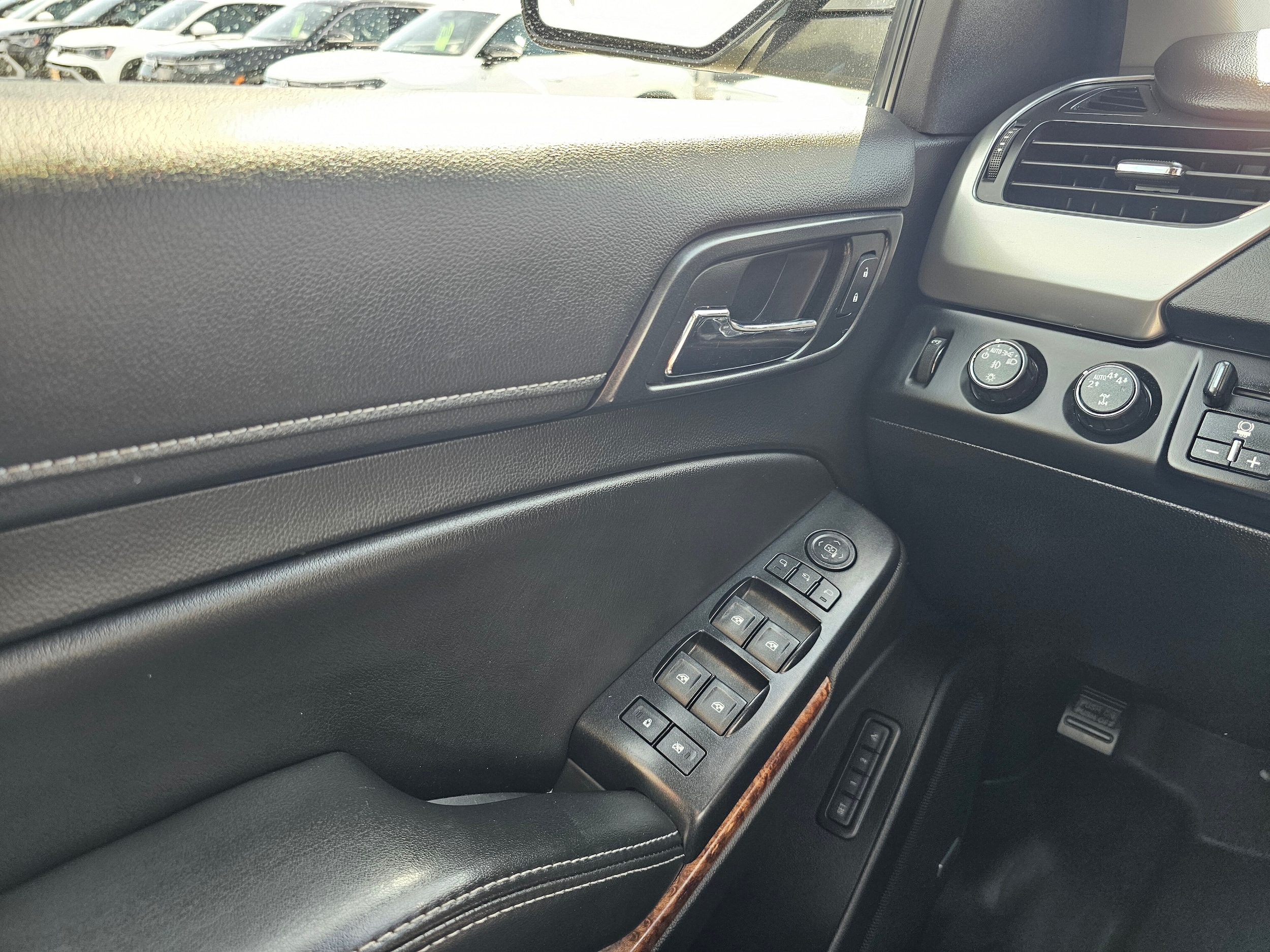 2017 Chevrolet Suburban Premier - Photo 28
