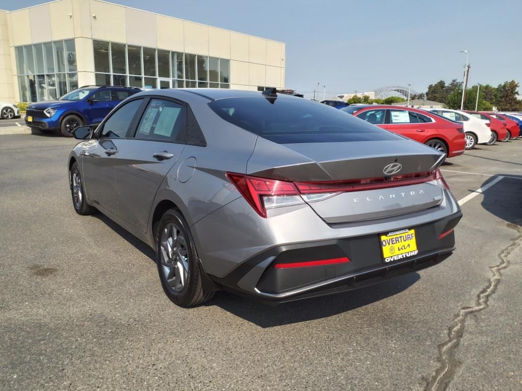 Used 2024 Hyundai Elantra Blue with VIN KMHLM4DJ3RU095733 for sale in Kennewick, WA