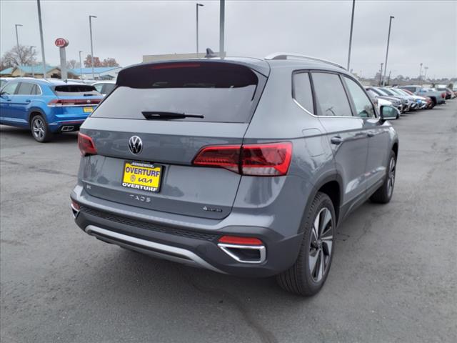 2024 Volkswagen Taos SE photo 3