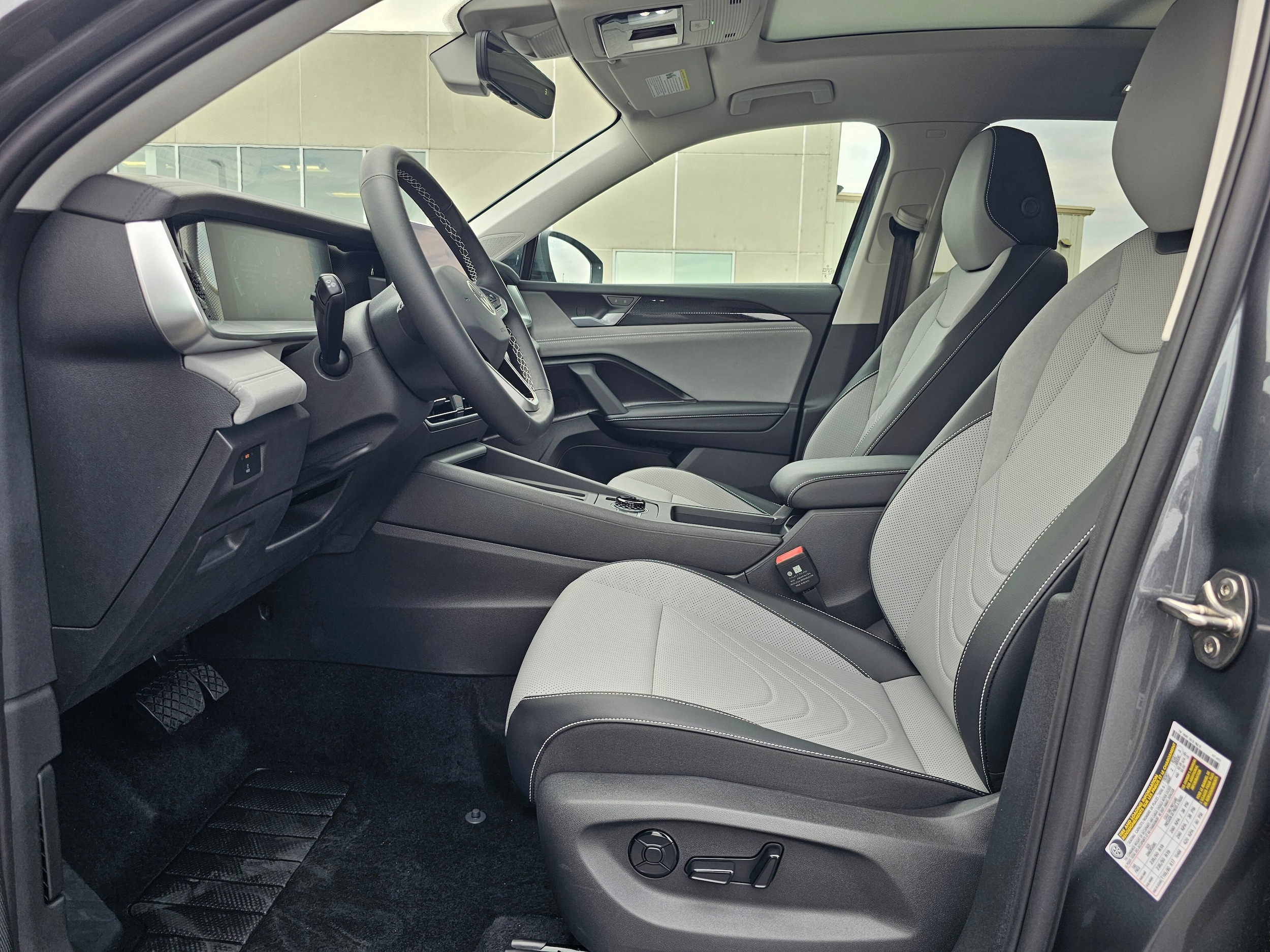 2026 Volkswagen Tiguan SE - Photo 10
