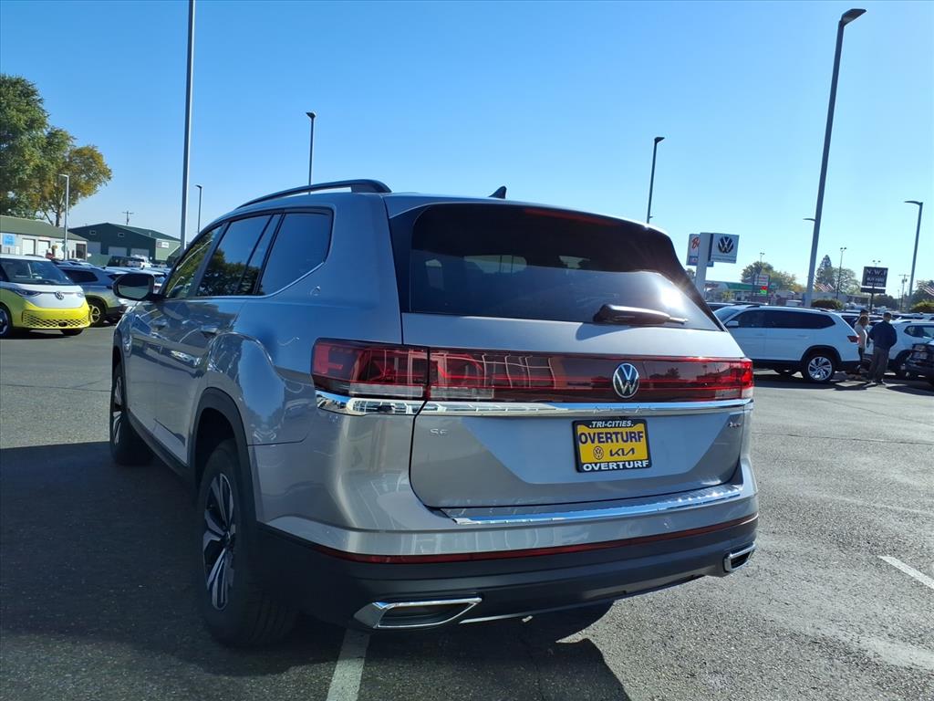 2026 Volkswagen Atlas SE photo 2