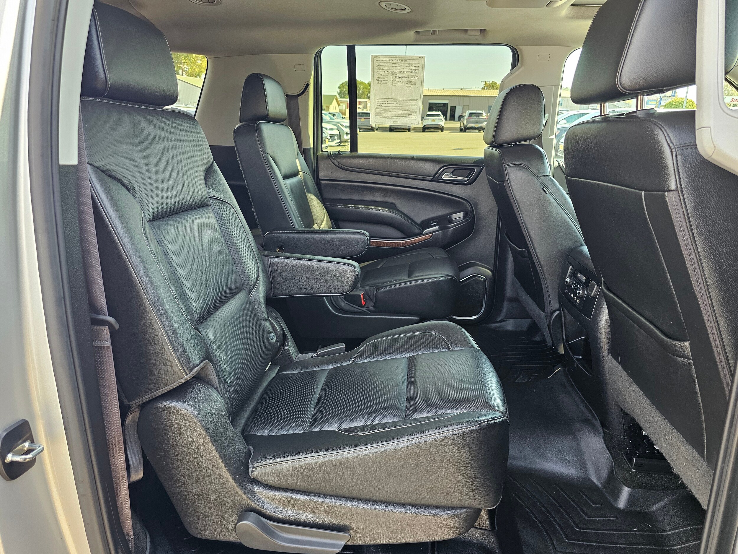 2017 Chevrolet Suburban Premier - Photo 14