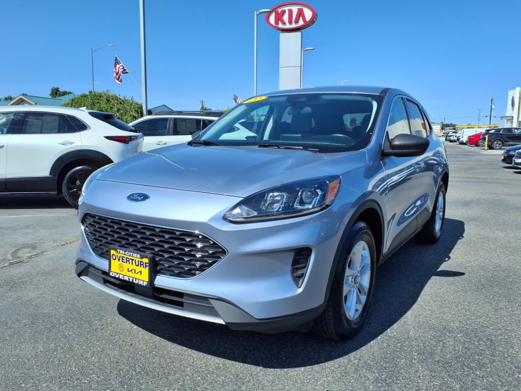 2022 Ford Escape SE photo 3