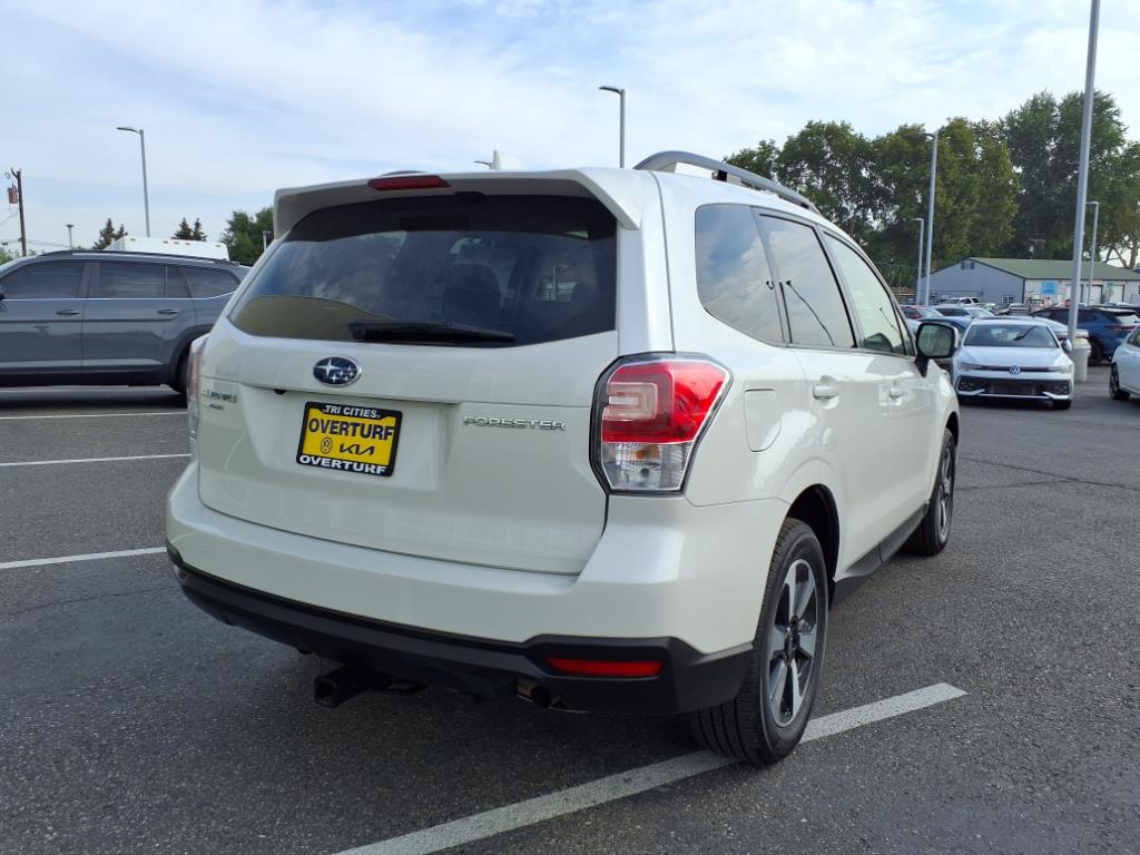 2018 Subaru Forester 2.5i Premium photo 3