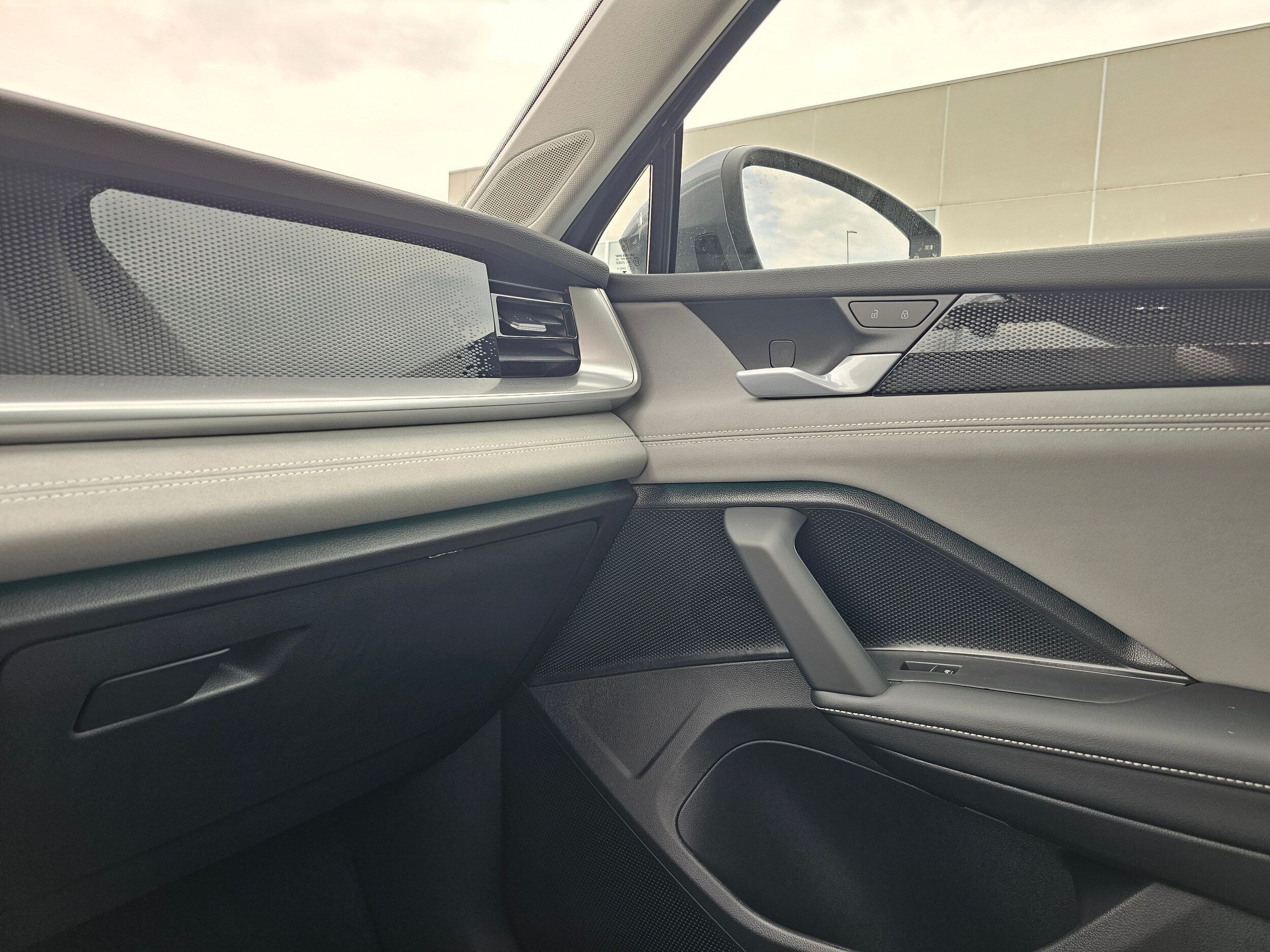 2026 Volkswagen Tiguan SE - Photo 25