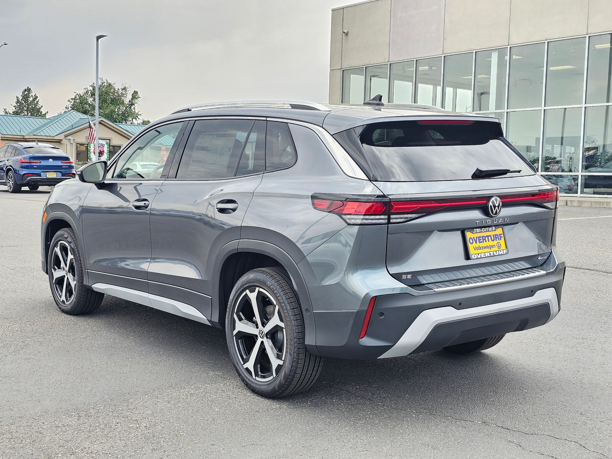 2026 Volkswagen Tiguan SE - Photo 4