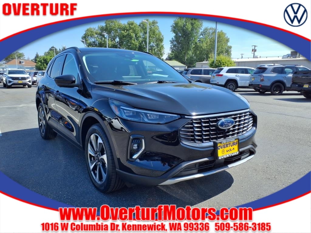 2023 Ford Escape Platinum's photo