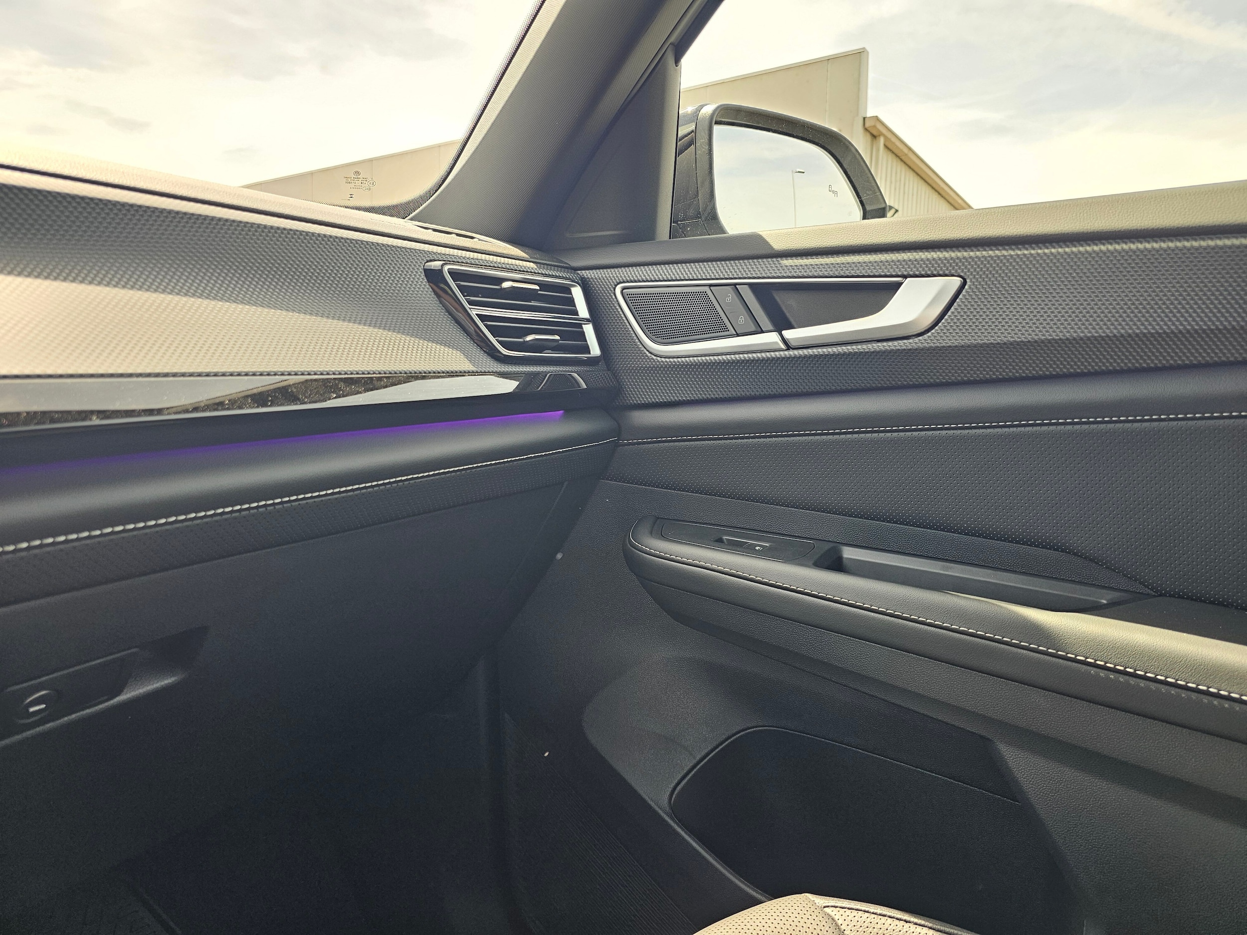 2026 Volkswagen Atlas Cross Sport SEL R-LINE - Photo 25