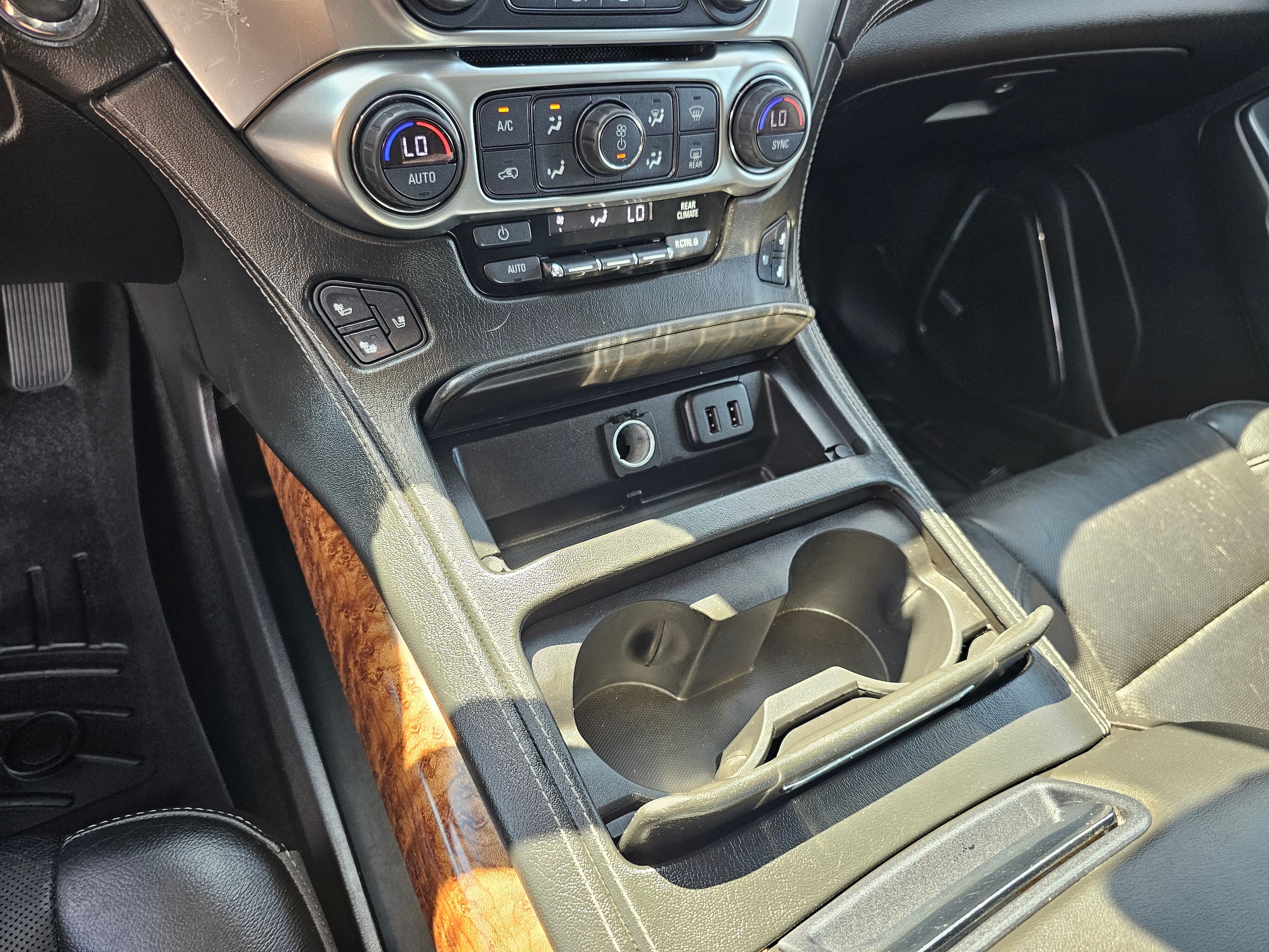 2017 Chevrolet Suburban Premier - Photo 22