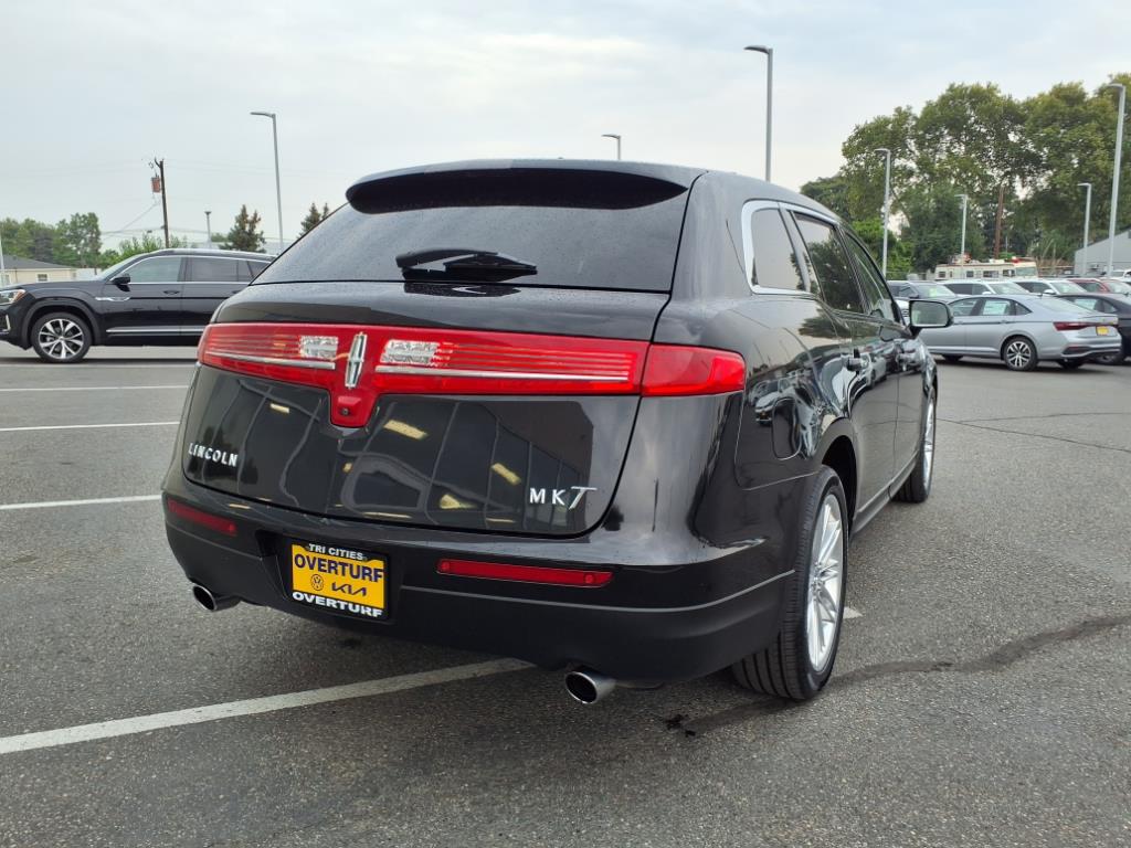 2019 Lincoln MKT photo 3
