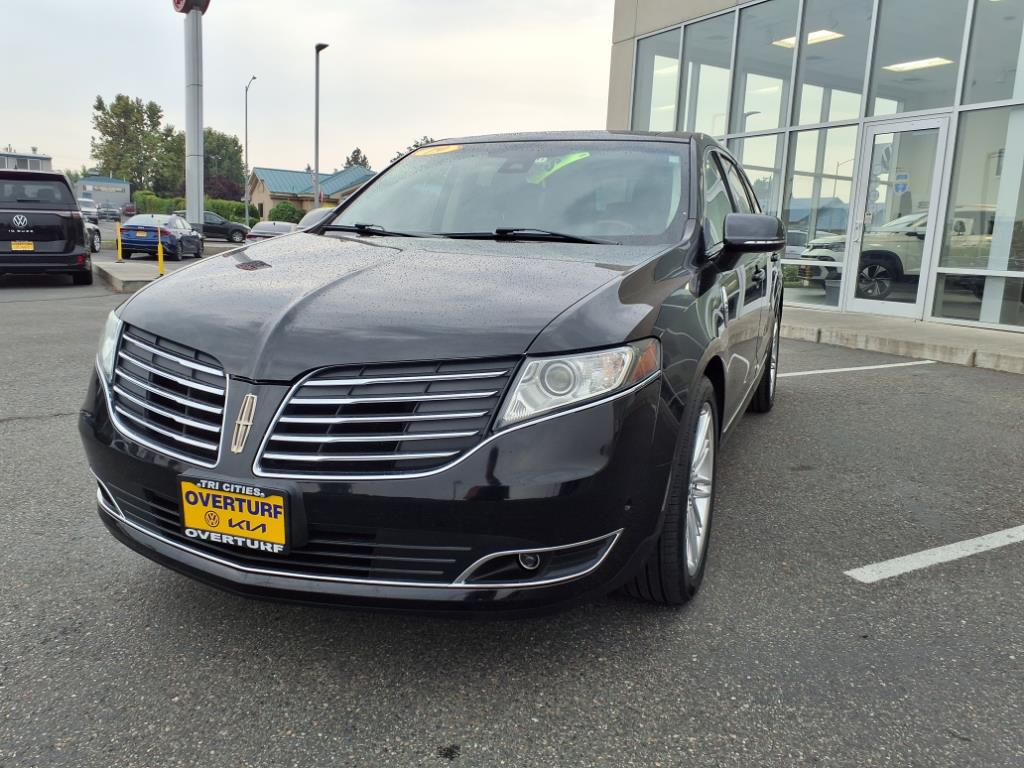 2019 Lincoln MKT photo 2