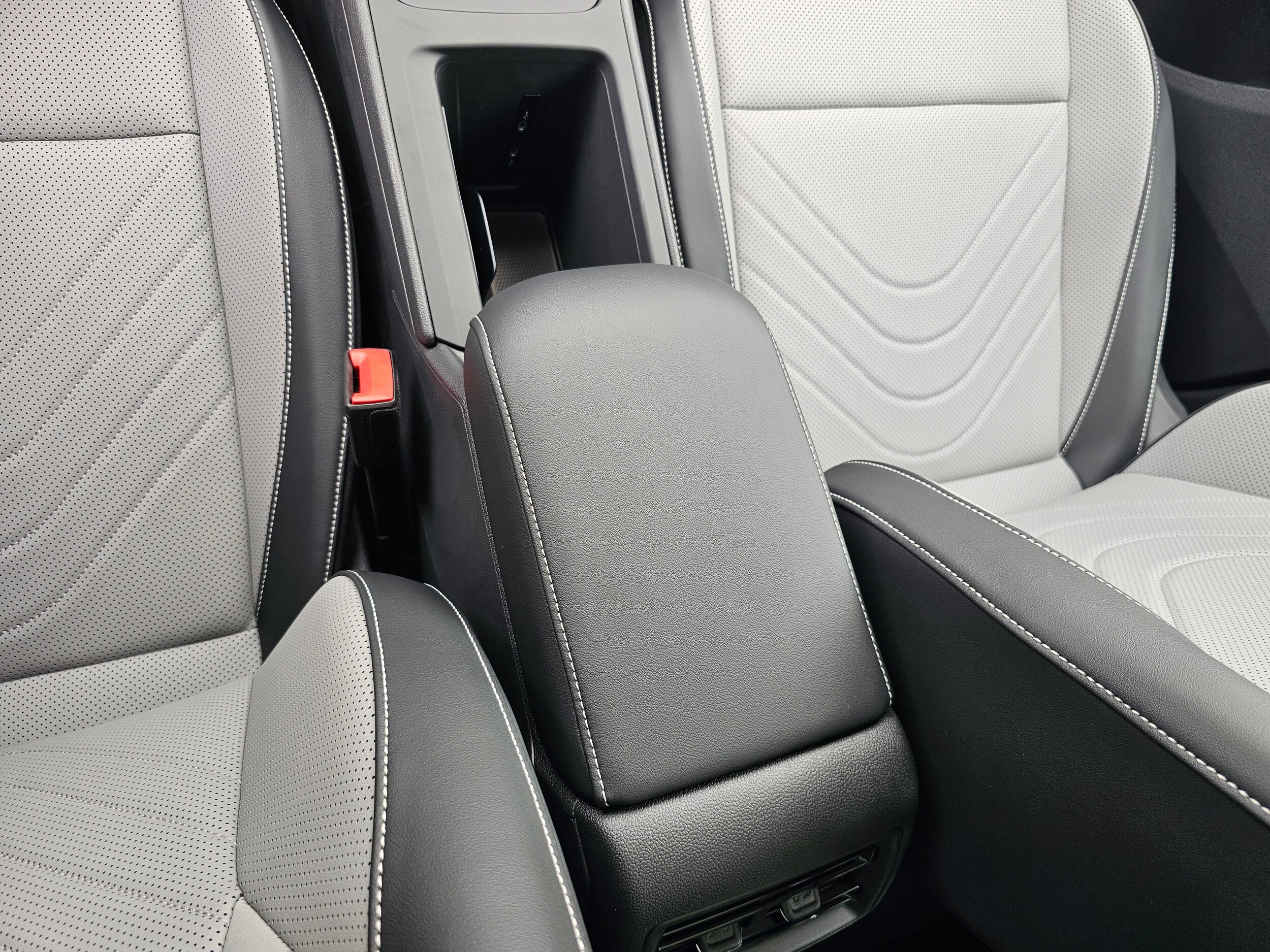 2026 Volkswagen Tiguan SE - Photo 23
