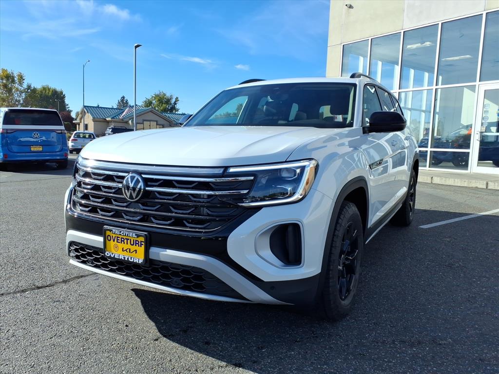 2026 Volkswagen Atlas Peak Edition SE photo 2