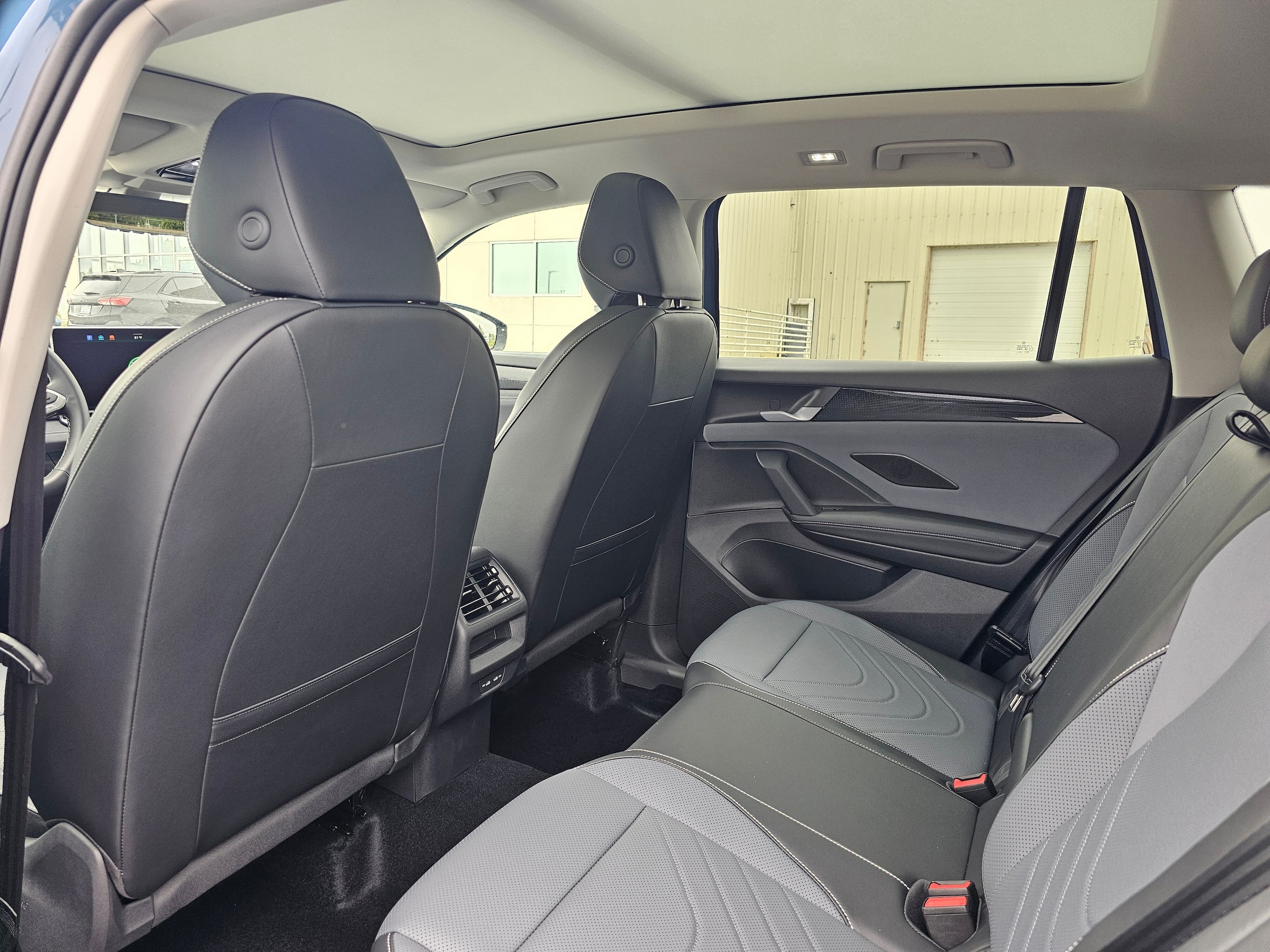 2026 Volkswagen Tiguan SE - Photo 11
