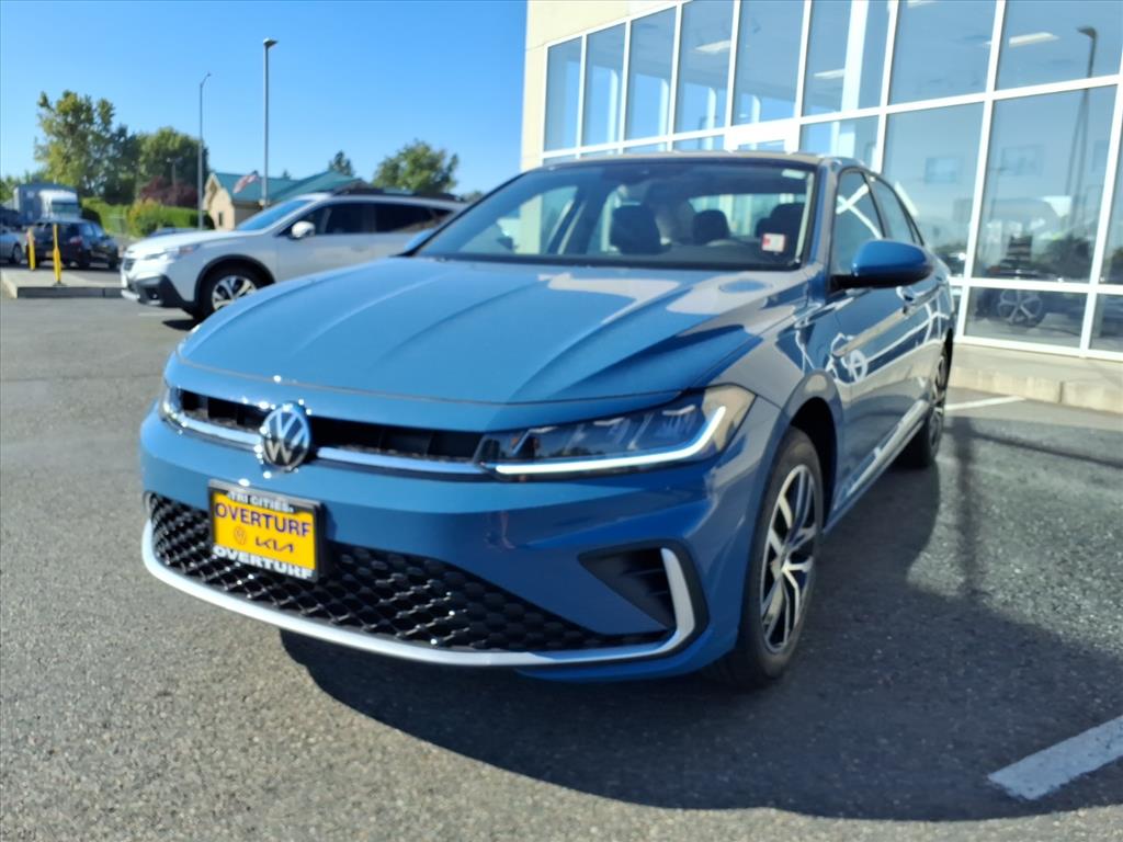 2025 Volkswagen Jetta SE photo 3