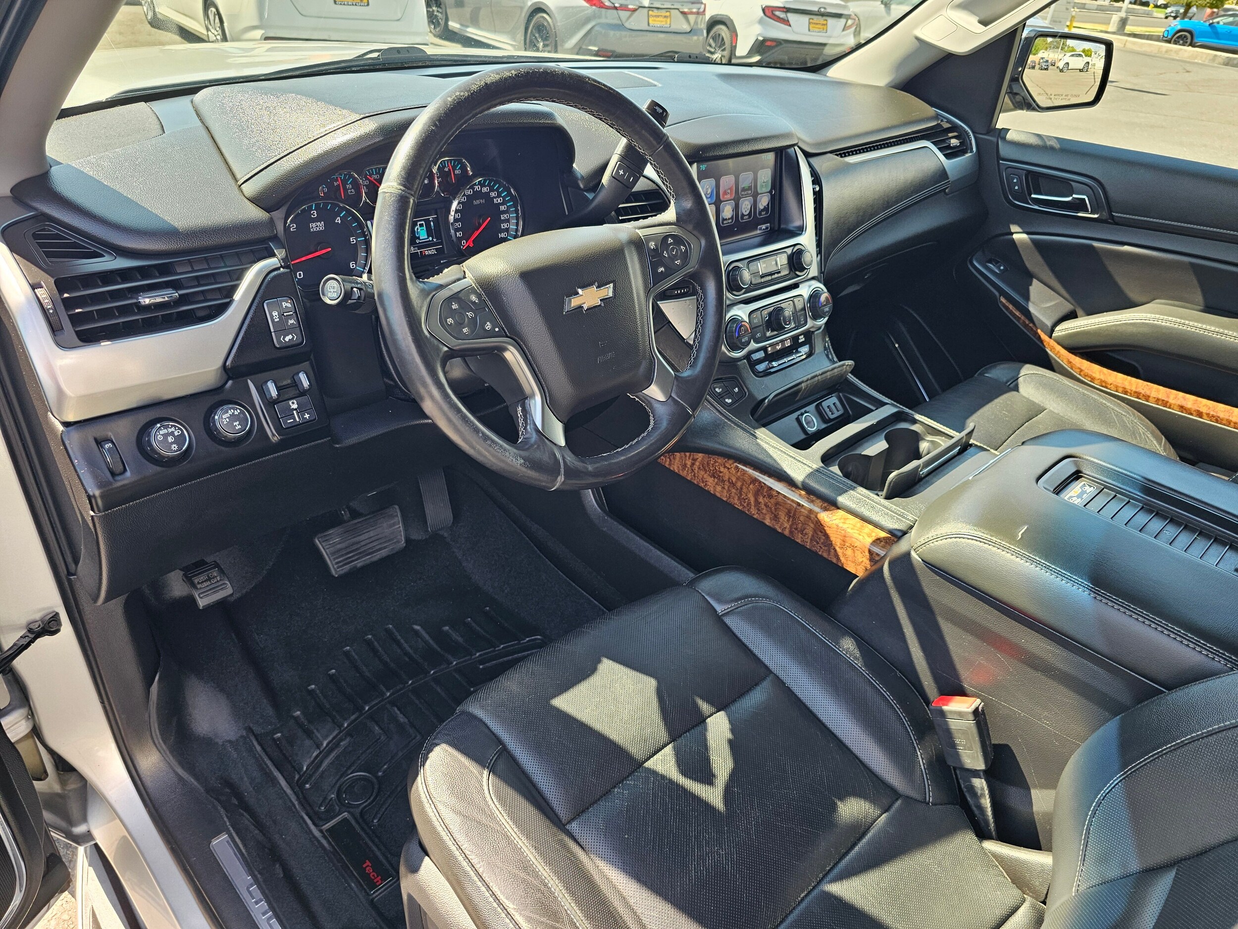 2017 Chevrolet Suburban Premier - Photo 2