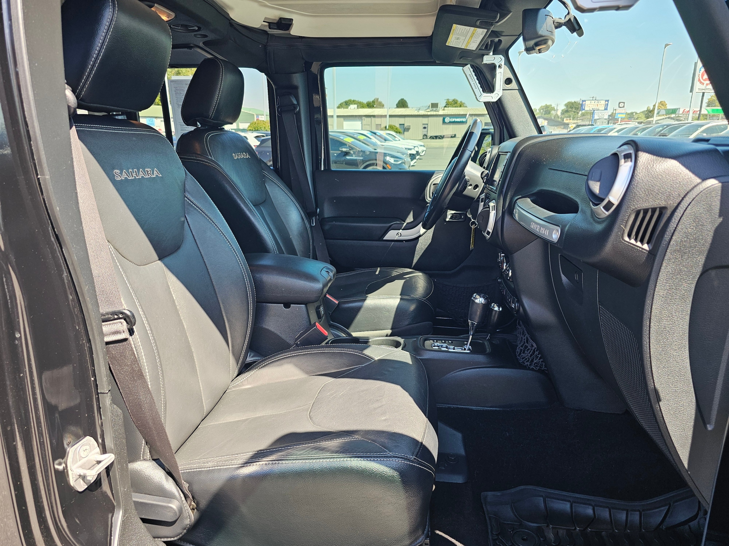 2016 Jeep Wrangler Unlimited Sahara - Photo 16