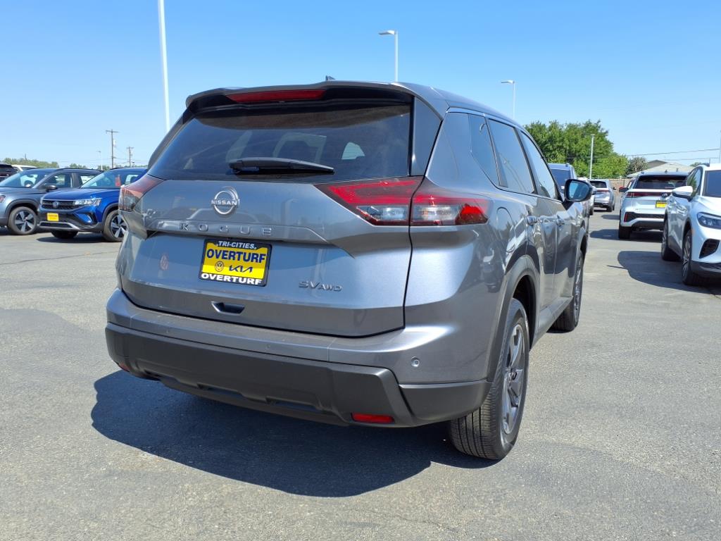 2024 Nissan Rogue SV photo 4