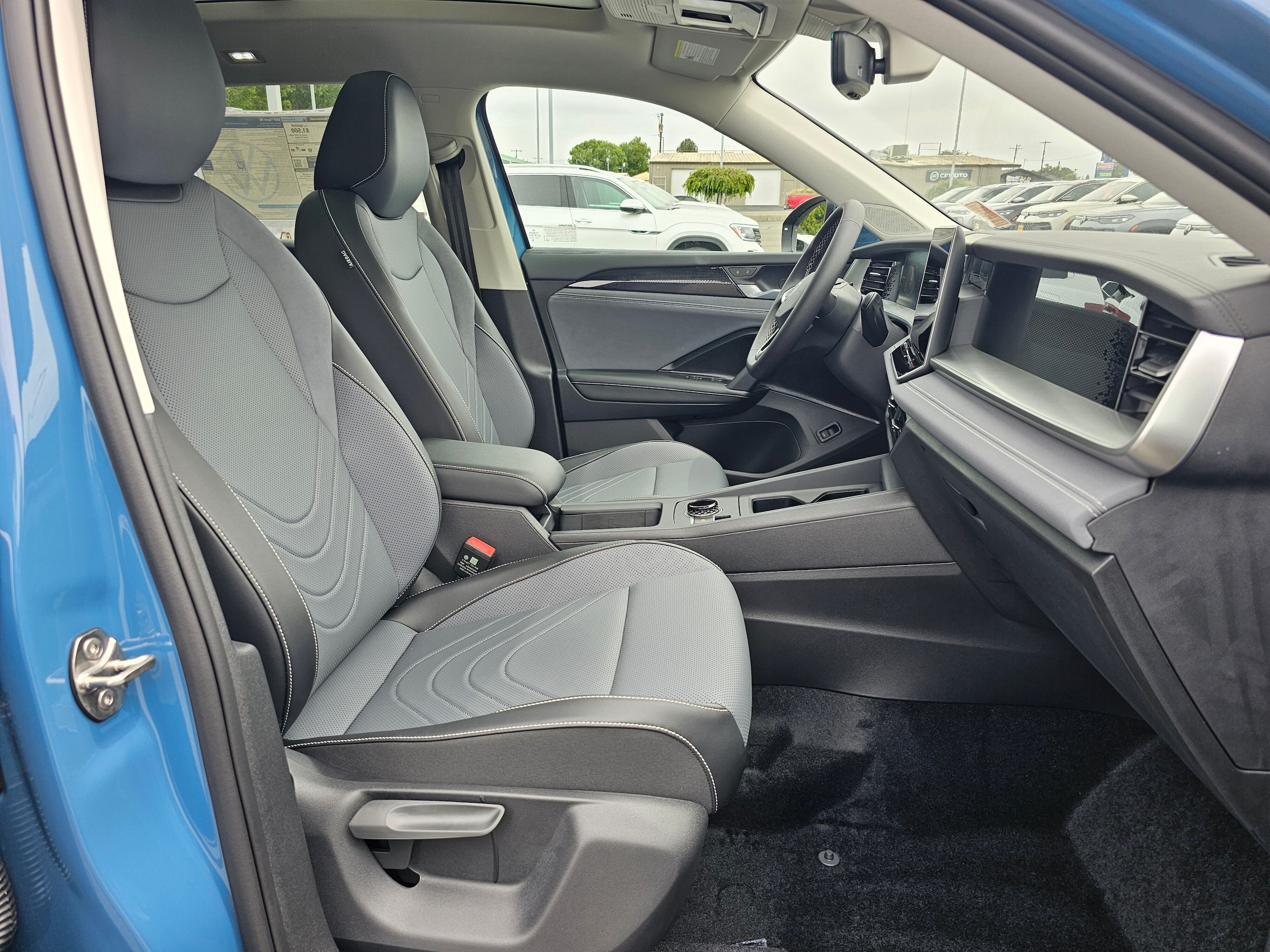 2026 Volkswagen Tiguan SE - Photo 14