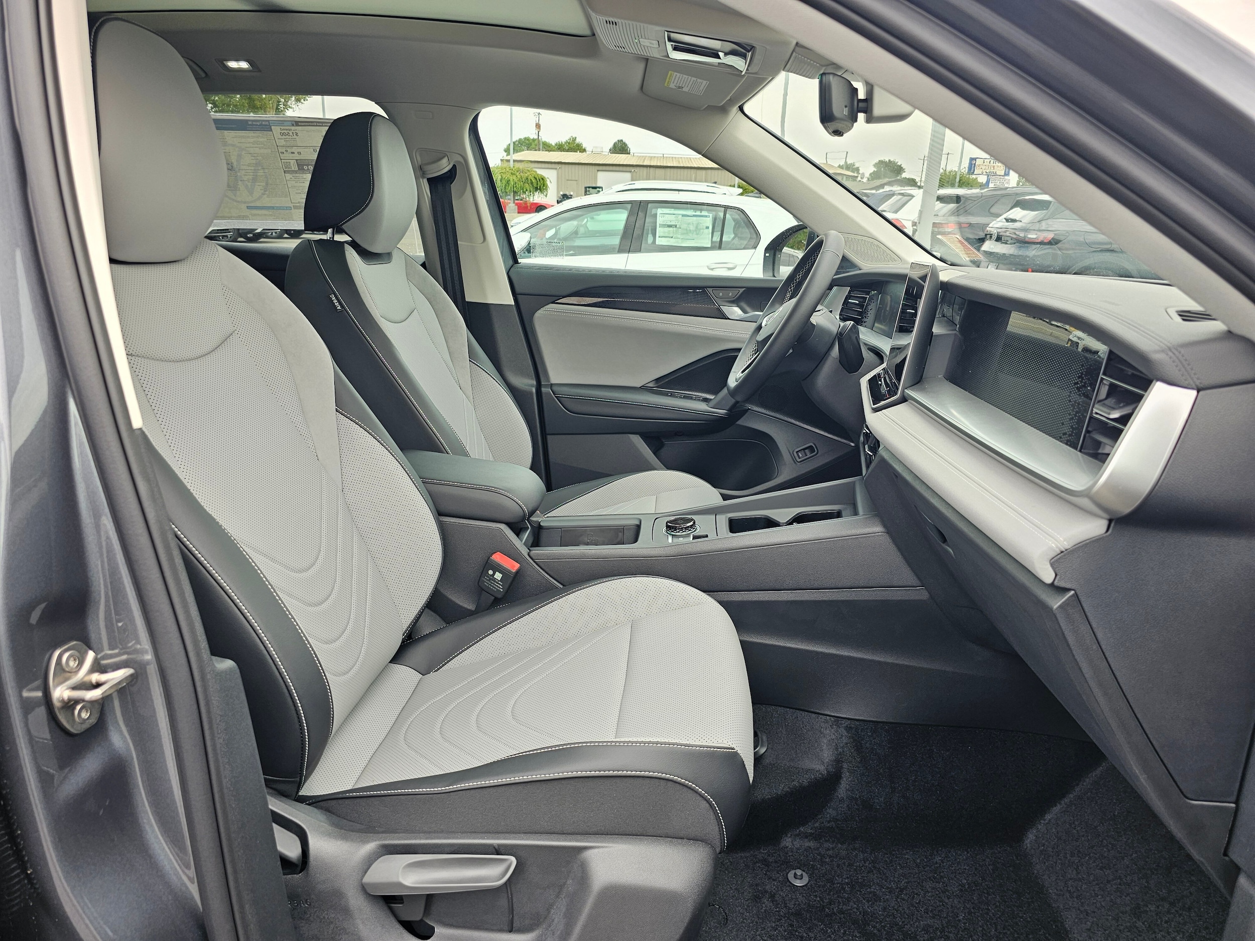 2026 Volkswagen Tiguan SE - Photo 14