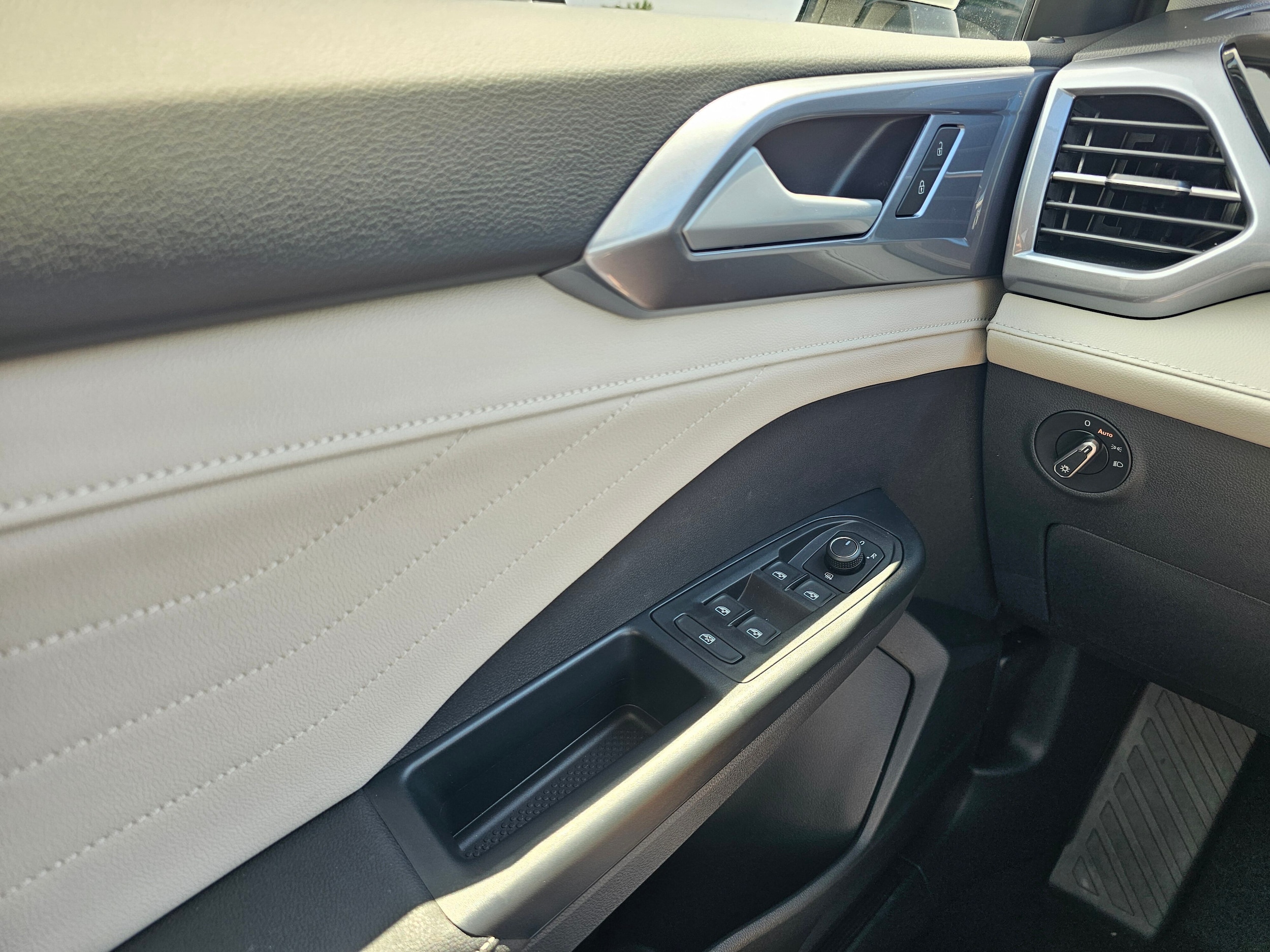 2026 Volkswagen Taos SEL - Photo 28