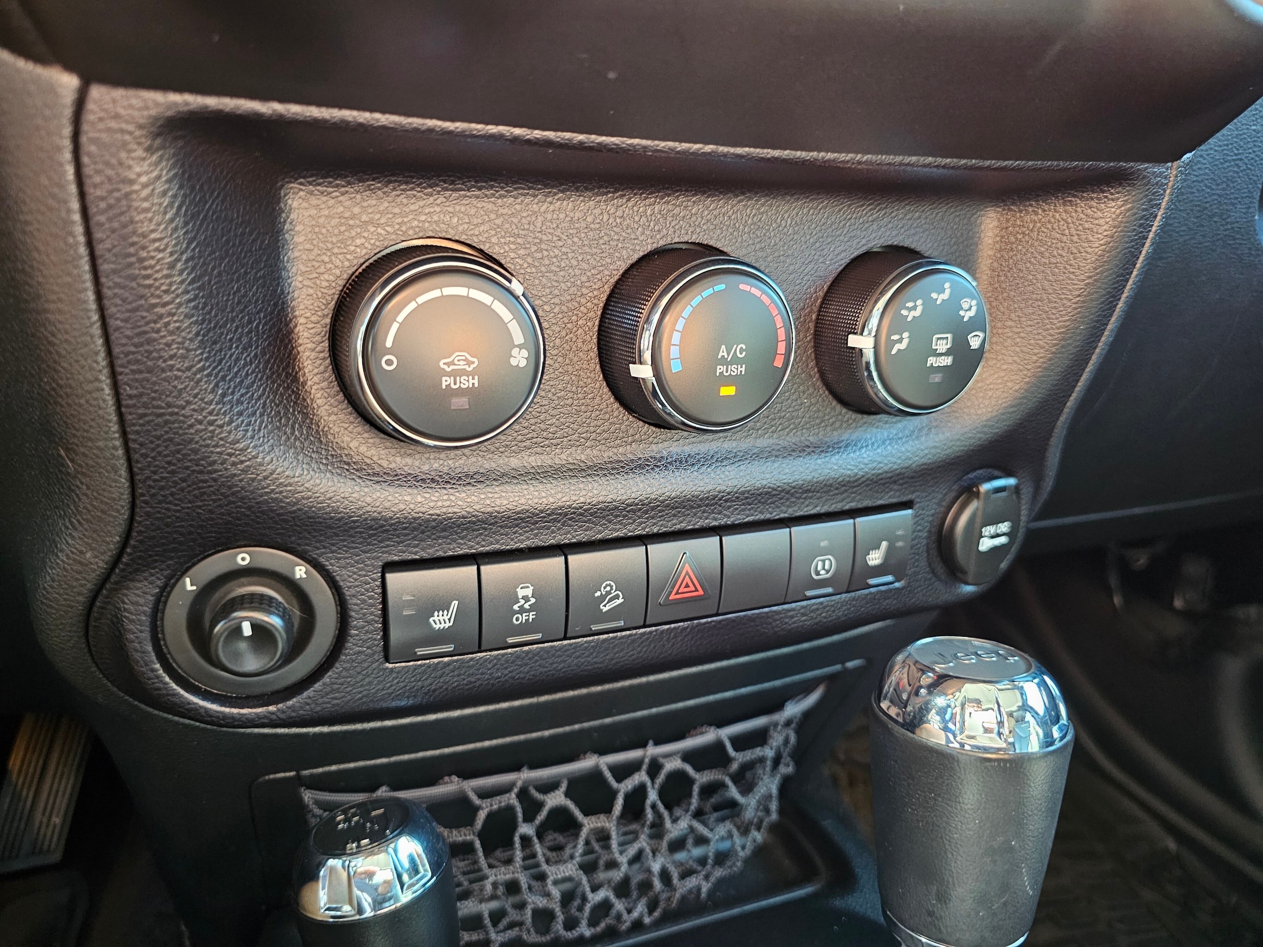 2016 Jeep Wrangler Unlimited Sahara - Photo 22