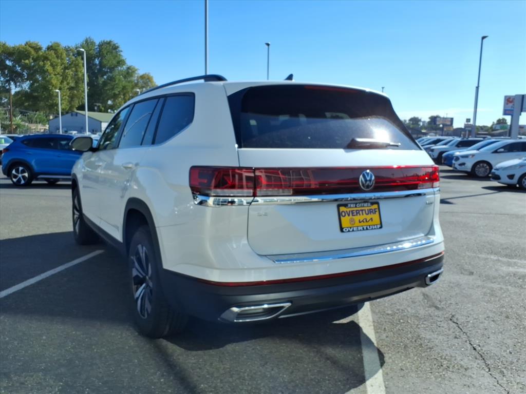 2026 Volkswagen Atlas SE photo 2
