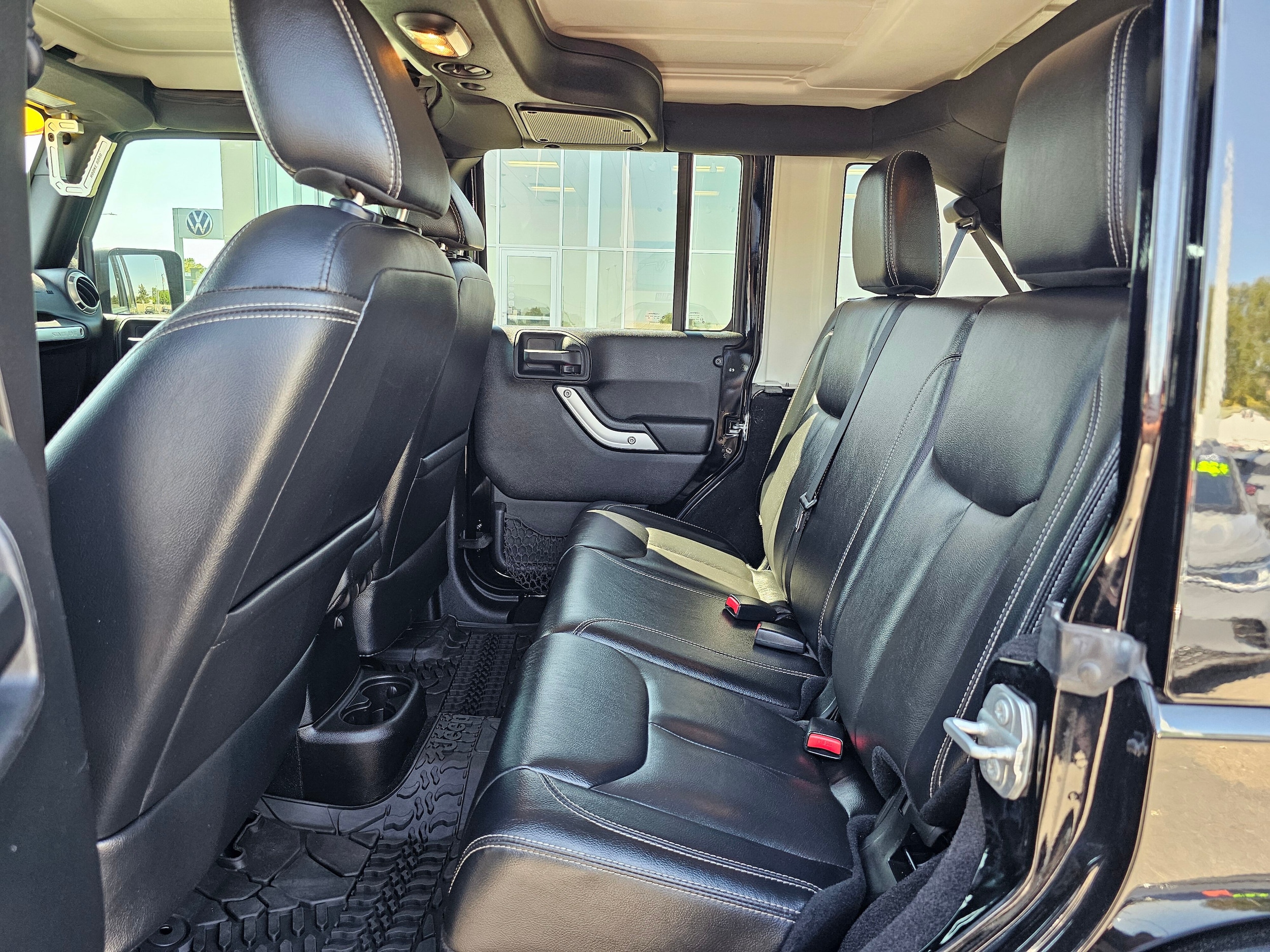 2016 Jeep Wrangler Unlimited Sahara - Photo 14