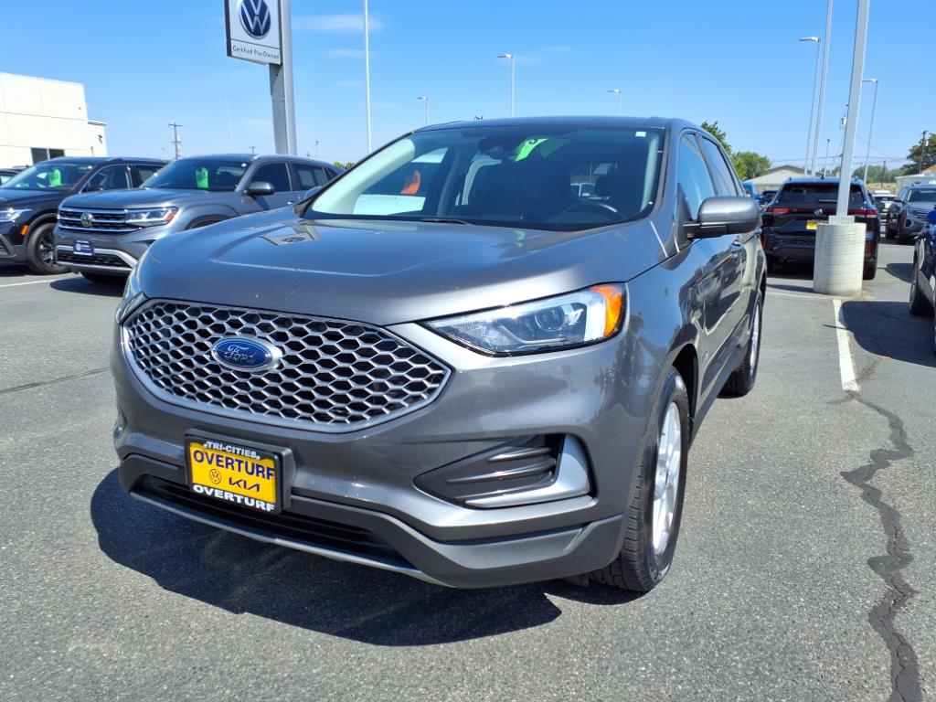 2023 Ford Edge Titanium photo 3