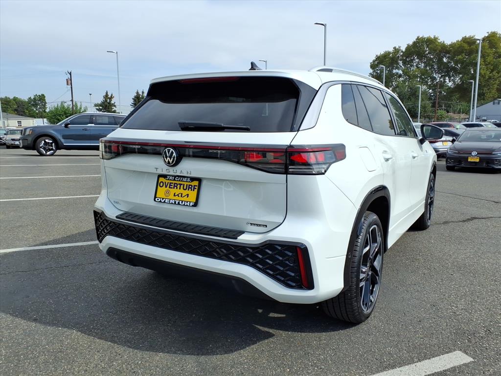 2025 Volkswagen Tiguan SEL R-Line Black photo 3