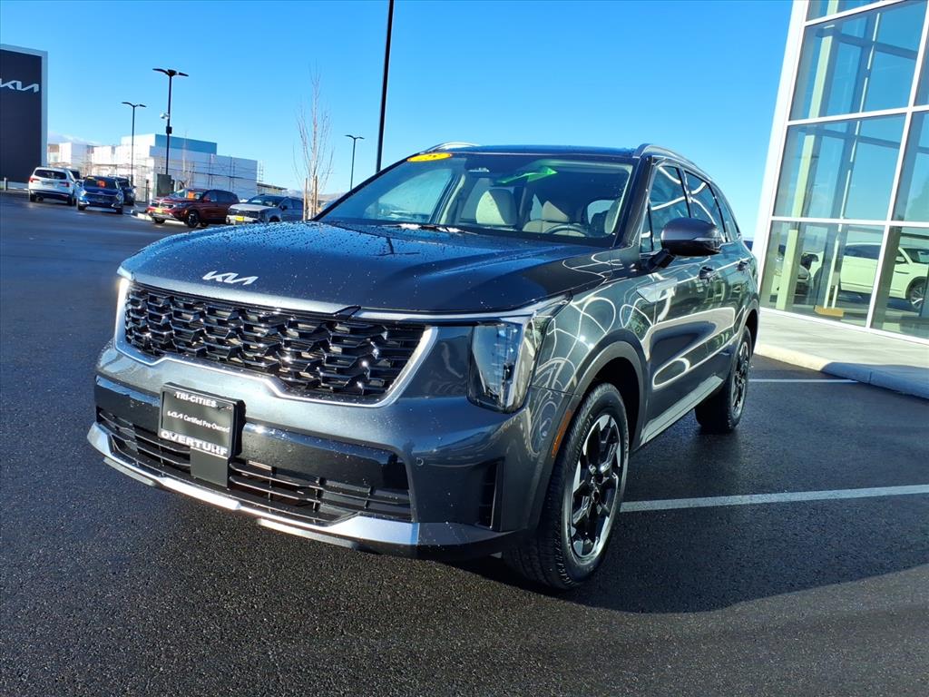 2025 Kia Sorento S photo 2