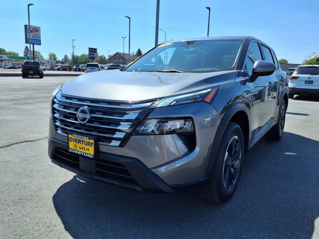 2024 Nissan Rogue SV photo 3