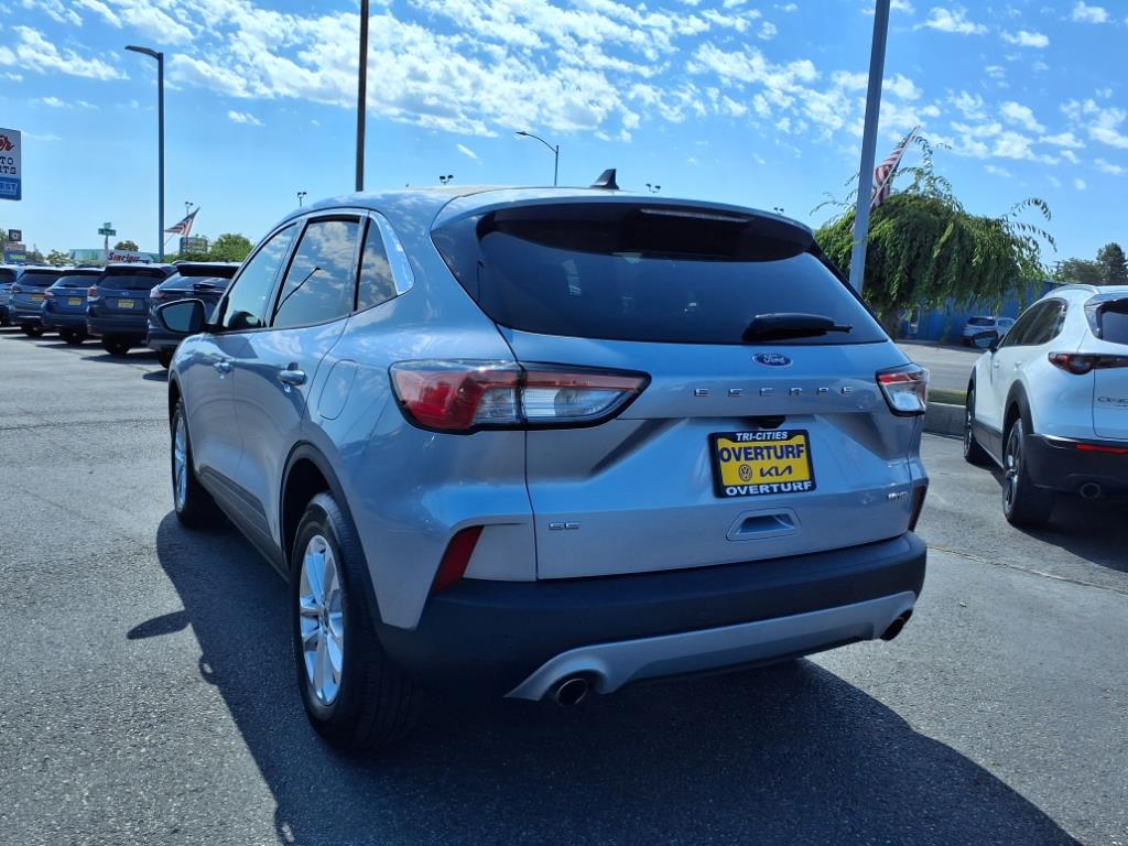 2022 Ford Escape SE photo 2