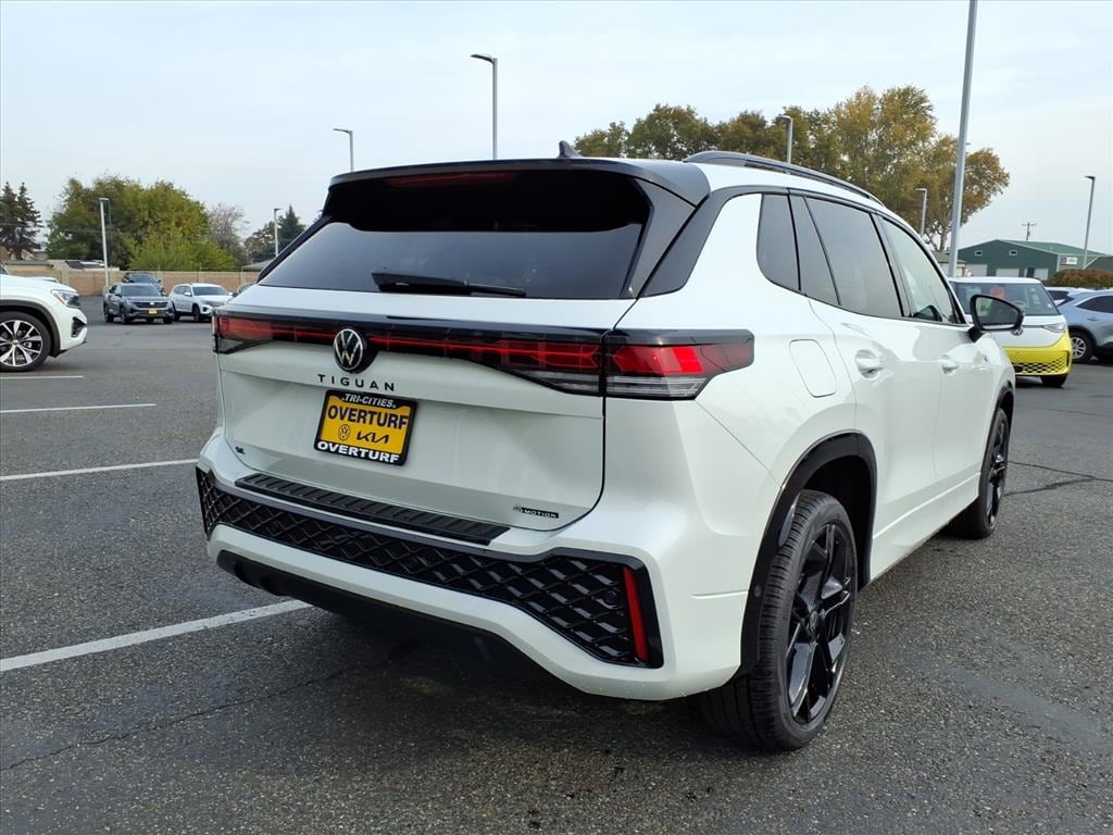 New 2026 Volkswagen Tiguan SE R-Line Black 4motion AWD SE R-Line Black 4Motion SUV