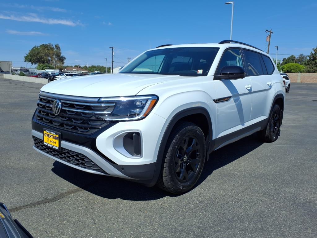 2025 Volkswagen Atlas Peak Edition SE photo 3