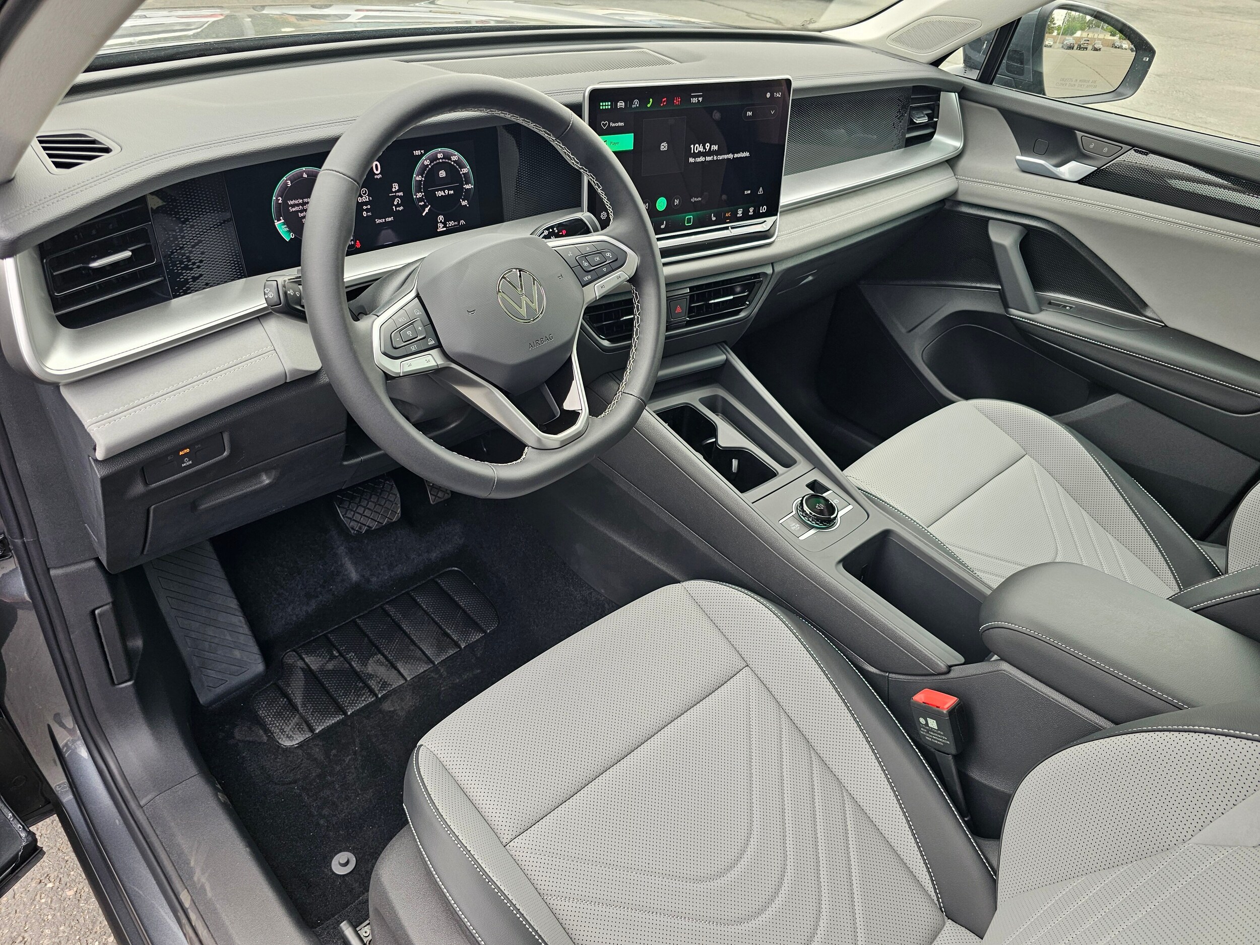 2026 Volkswagen Tiguan SE - Photo 2
