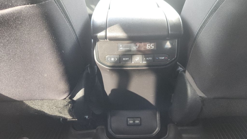 2023 Toyota Highlander LE - Photo 21