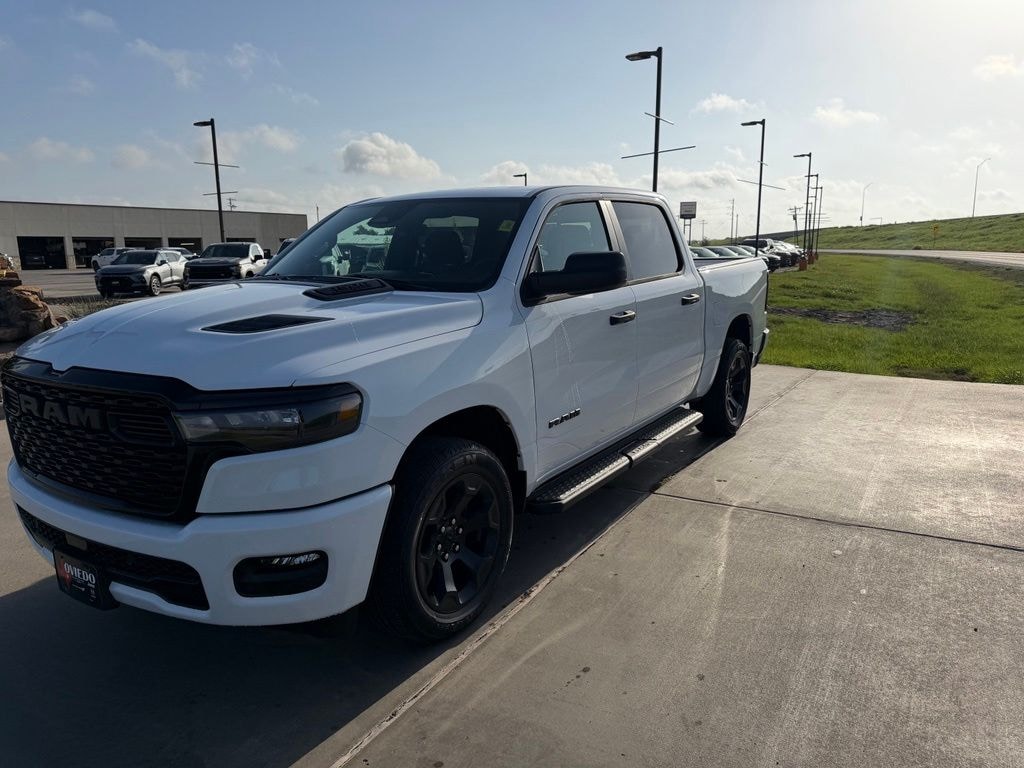 New 2026 Ram 1500 EXPRESS CREW CAB 4X4 5'7 BOX Pickup