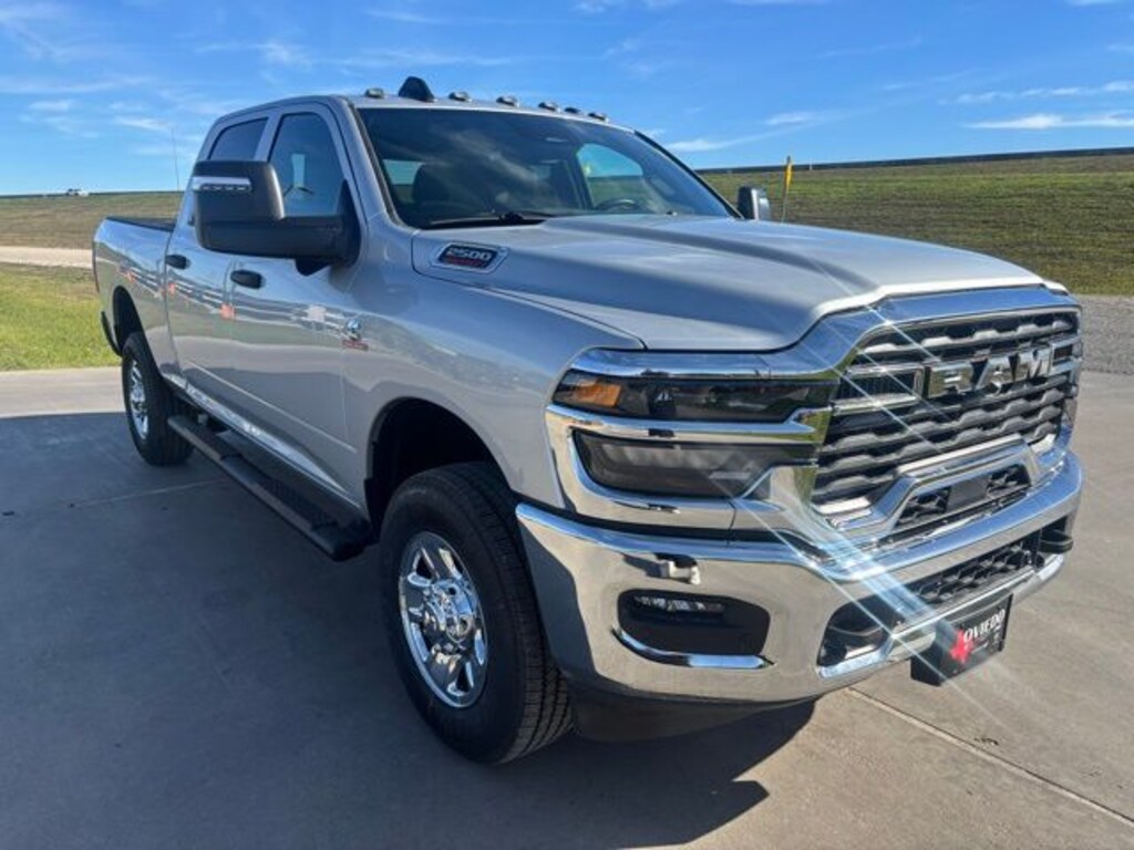 New 2026 Ram 2500 TRADESMAN CREW CAB 4X4 6'4 BOX Pickup