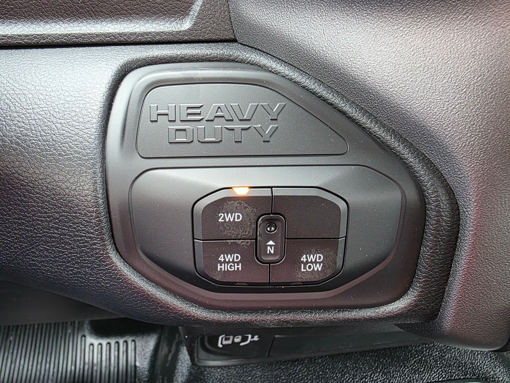 2026 RAM 3500 Chassis Big Horn - Photo 10