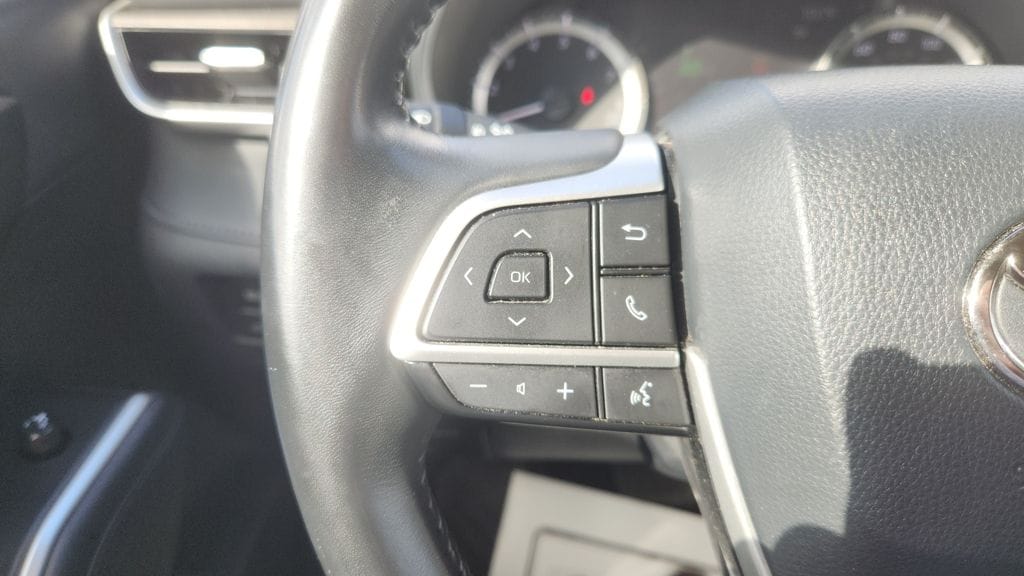 2023 Toyota Highlander LE - Photo 13