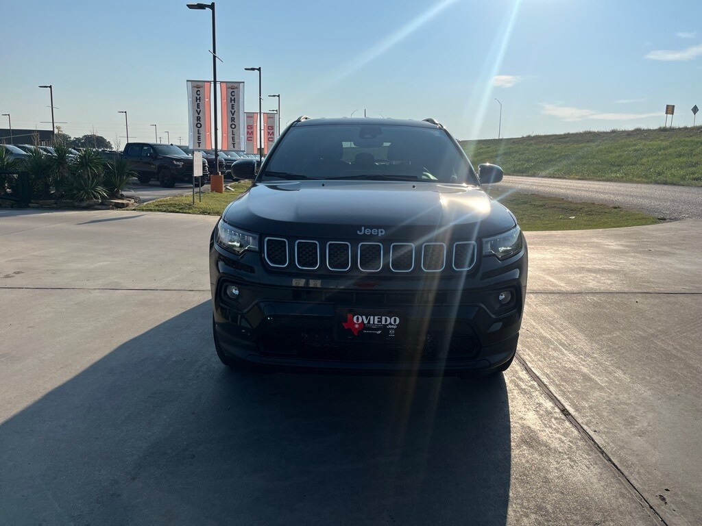 2024 Jeep Compass Latitude Lux photo 3