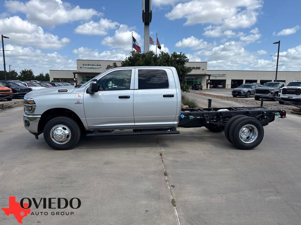 New 2026 Ram 3500 TRADESMAN CREW CAB CHASSIS 4X4 60' CA