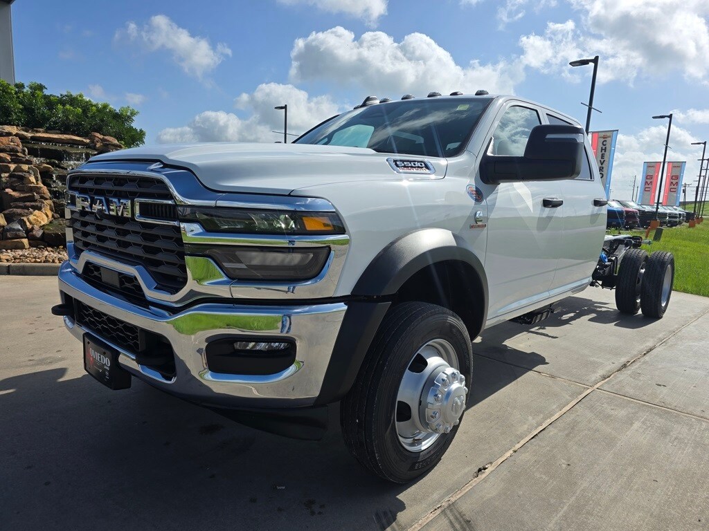 2025 Ram 5500 Tradesman photo 2