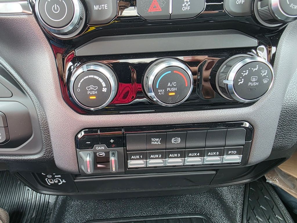 2026 RAM 3500 Chassis Big Horn - Photo 12