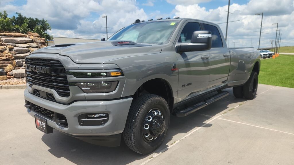 New 2026 Ram 3500 LARAMIE CREW CAB 4X4 8' BOX Pickup